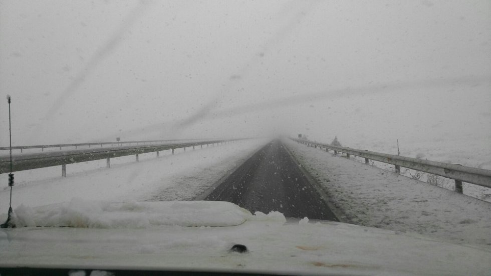 La nieve dificultaba la circulación en Monreal del Campo La nieve dificultaba la circulación en Monreal del Campo
