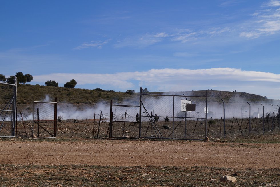 El humo precede a la expolsión en la zona El humo precede a la expolsión en la zona