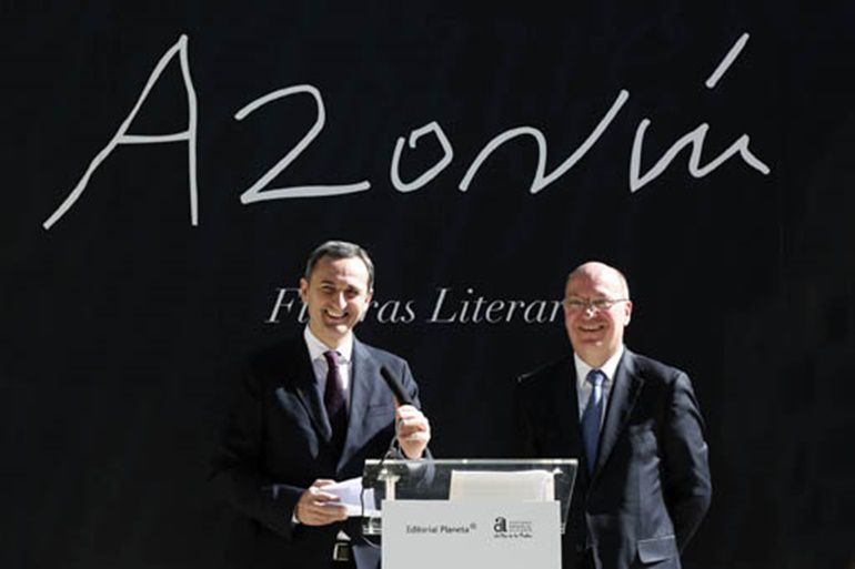 César Sánchez y Carlos Crehueras en la presentación del premio Azorín de novela