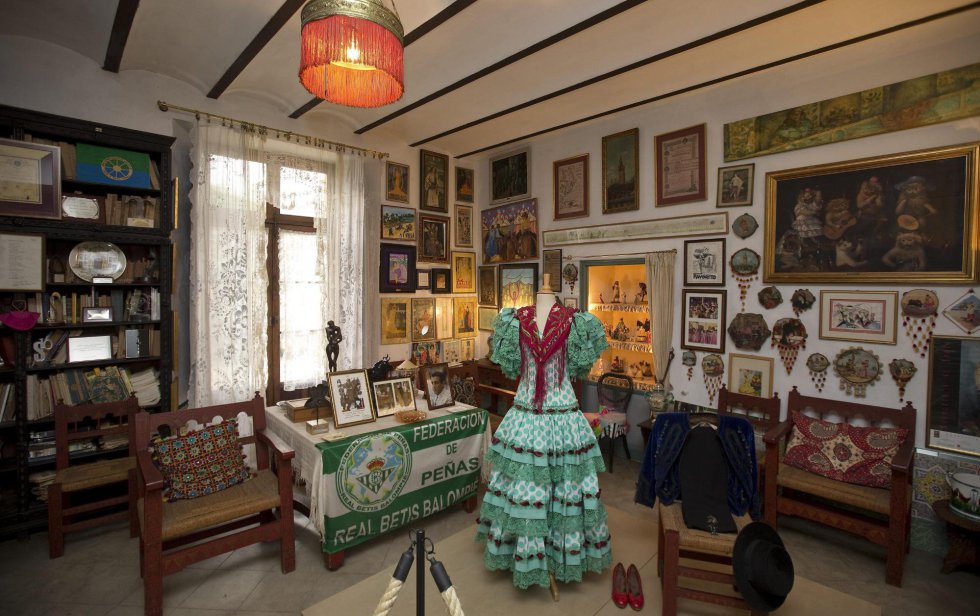 La sala de baile donde ensayaba Cayetana, en la que se muestra uno de su trajes de flamenca preferidos La sala de baile donde ensayaba Cayetana, en la que se muestra uno de su trajes de flamenca preferidos