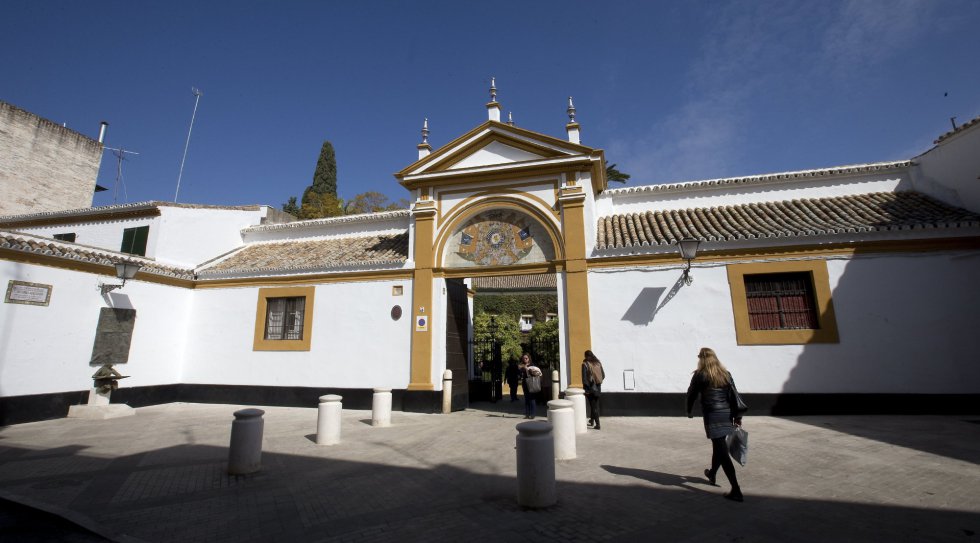 Entrada principal de la Casa Palacio de las Dueñas Entrada principal de la Casa Palacio de las Dueñas