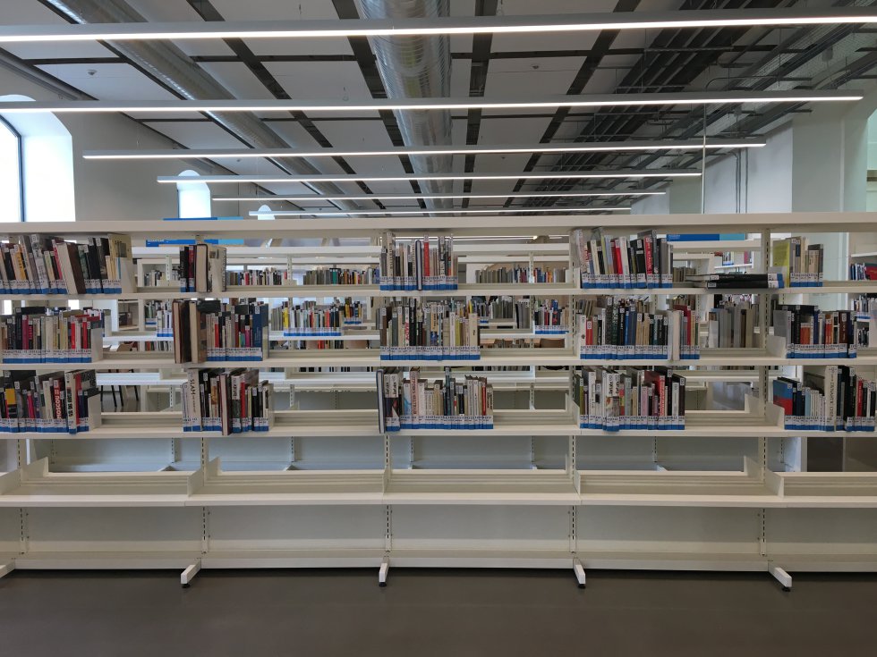Ubik ofrece la posibilidad de sacar de su espacio físico los contenidos, dispositivos o juguetes existentes en la biblioteca y para ello se ha puesto en marcha un servicio de préstamos. Tan sólo hace falta ser socio de la biblioteca. Ubik ofrece la posibilidad de sacar de su espacio físico los contenidos, dispositivos o juguetes existentes en la biblioteca y para ello se ha puesto en marcha un servicio de préstamos. Tan sólo hace falta ser socio de la biblioteca.