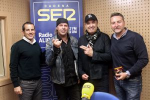 En radio Alicante Cadena SER presentando 'Hard Time Blues'