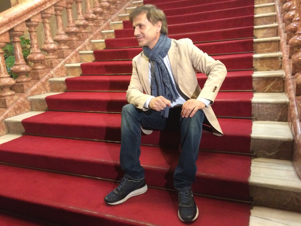 José Mota en las escaleras del Museo Municipal de Albacete José Mota en las escaleras del Museo Municipal de Albacete