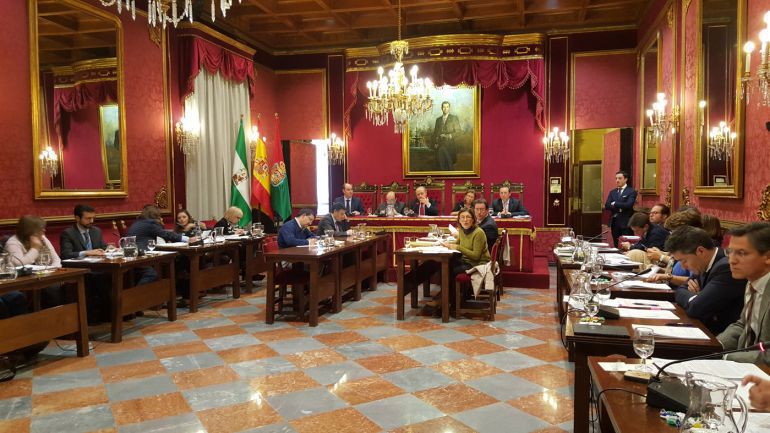 Foto de archivo de un pleno del Ayuntamiento de Granada de la actual corporación presidido por el ya exalcalde José Torres Hurtado(PP)