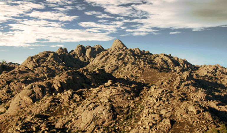 El centro de promoción de La Pedriza acoge la primera muestra sobre objetos históricos del alpinismo en la sierra de Guadarrama
