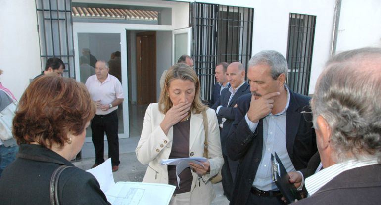 La ex concejala de Urbanismo, Isabel Nieto, acompañada por otro de los investigados en la 'Operación Nazarí', Manuel Lorente.
