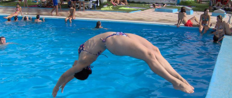 Topless en las piscinas municipales