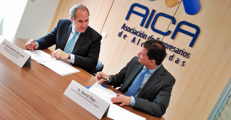 Luis Suárez de Lezo, secretario general de AICA y David Díaz, director de Relaciones Institucionales y Negocios de Mundo Franquicia