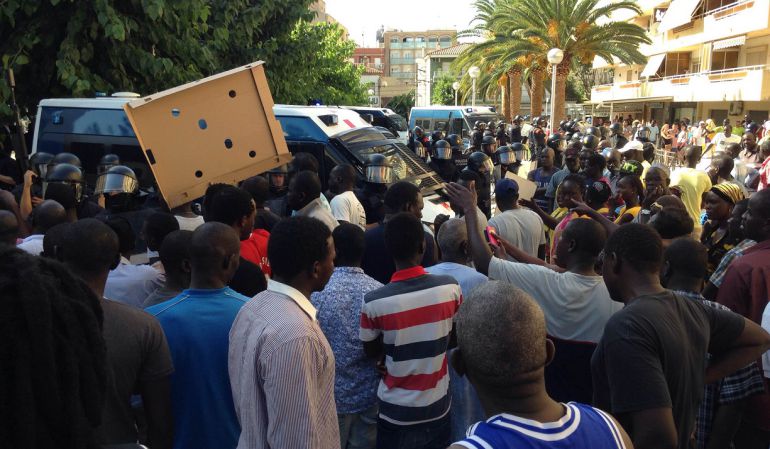 Aldarulls entre senegalesos i els Mossos d'Esquadra a Salou l'estiu del 2015