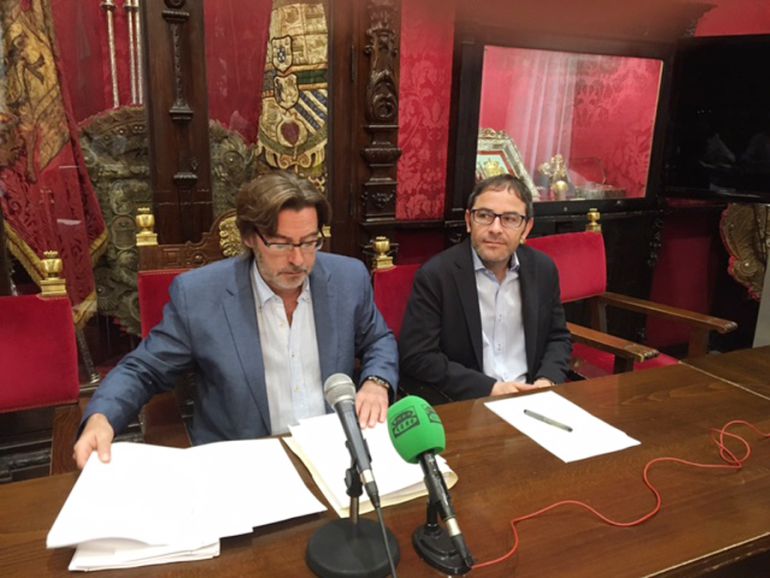 Rueda de prensa de los concejales socialistas Baldomero Oliver y Miguel Ángel Fernández Madrid