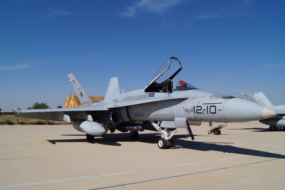 Uno de los aviones F-18 que participan en el ejercicio Uno de los aviones F-18 que participan en el ejercicio