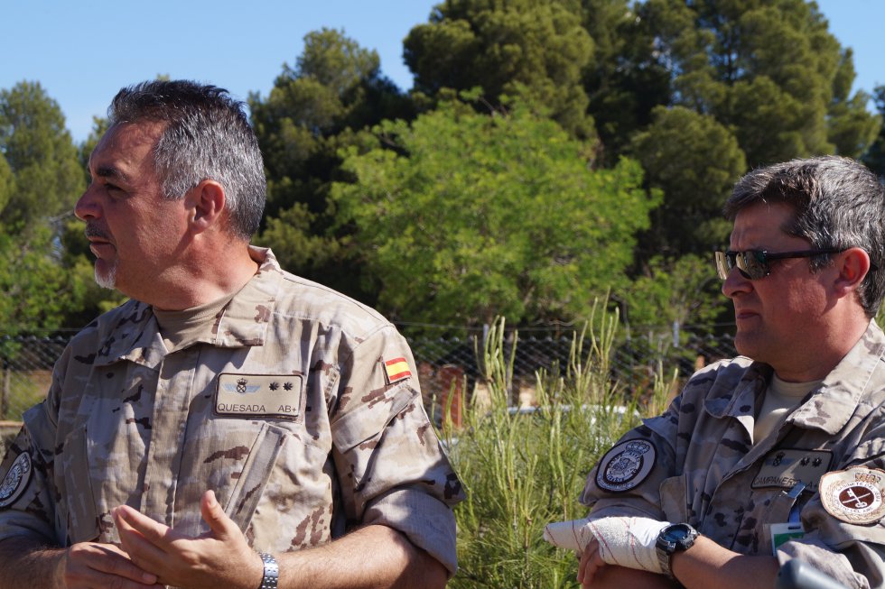El teniente coronel Ángel Quesada explica los ejercicios El teniente coronel Ángel Quesada explica los ejercicios