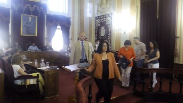 La oposición abandona el pleno de Alcalá de Henares