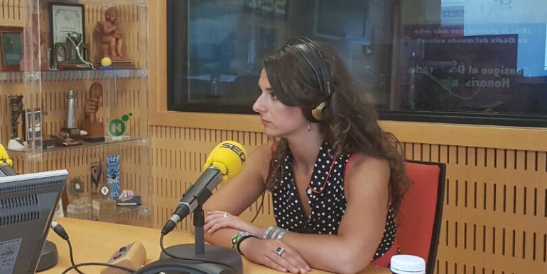 Noelia Vera en los estudios de Radio Cádiz