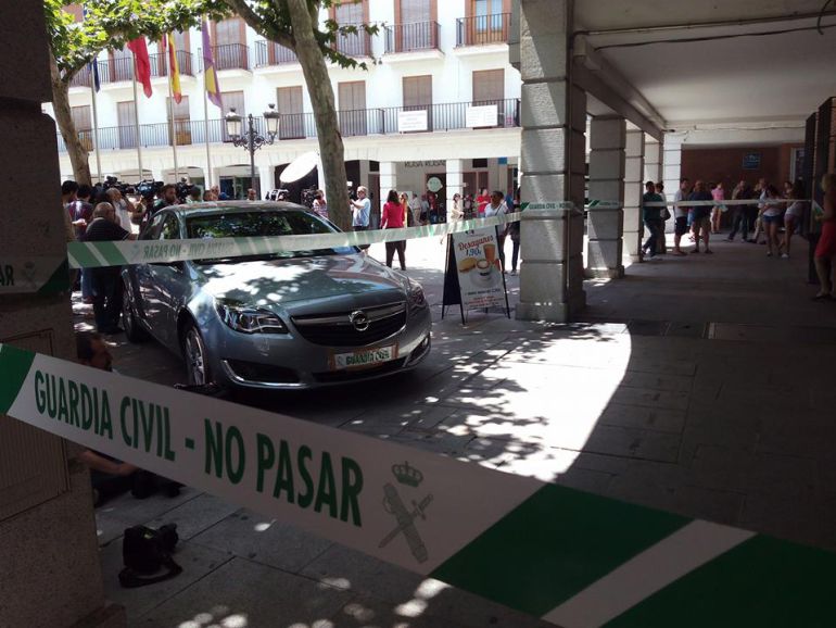 La Guardia Civil clausura el Ayuntamiento de Torrejón de Ardoz durante el registro de la Operación Termyca