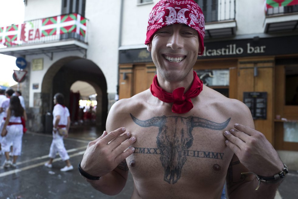 El joven estadounidense Alberto Virgen muestra su tatuaje en el pecho. El joven estadounidense Alberto Virgen muestra su tatuaje en el pecho.