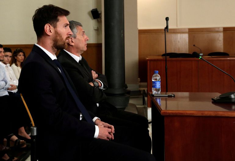 Imagen de Leo Messi y su padre durante el juicio que se celebró en la Audiencia de Barcelona