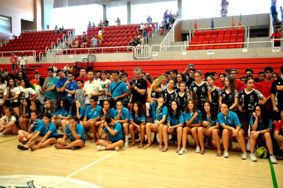 Entrega de Trofeos del XV Torneo Internacional de Balonmano "ELDA HANDBALL CUP" Entrega de Trofeos del XV Torneo Internacional de Balonmano "ELDA HANDBALL CUP"