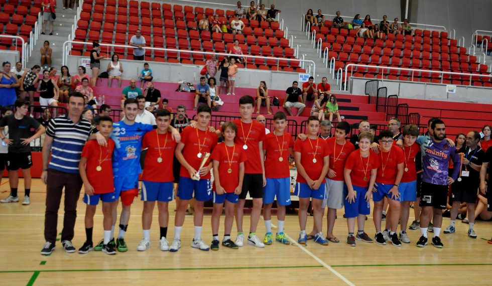 Entrega de Trofeos del XV Torneo Internacional de Balonmano "ELDA HANDBALL CUP" Entrega de Trofeos del XV Torneo Internacional de Balonmano "ELDA HANDBALL CUP"