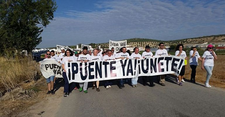 Manifestación para la construcción del puente de Vados de Torralba