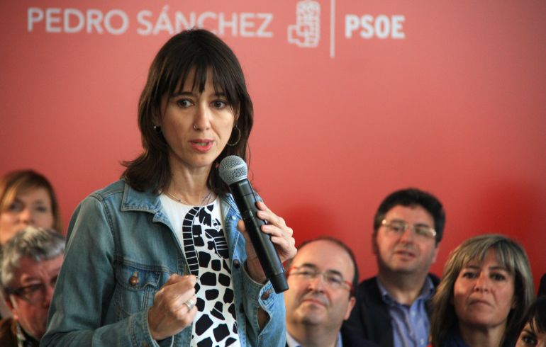 Núria Parlón en un acte de la darrera campanya electoral juntament amb altres dirigents del PSC
