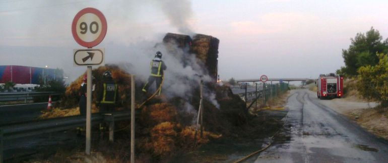 Incendio de un camion de paja en Librilla
