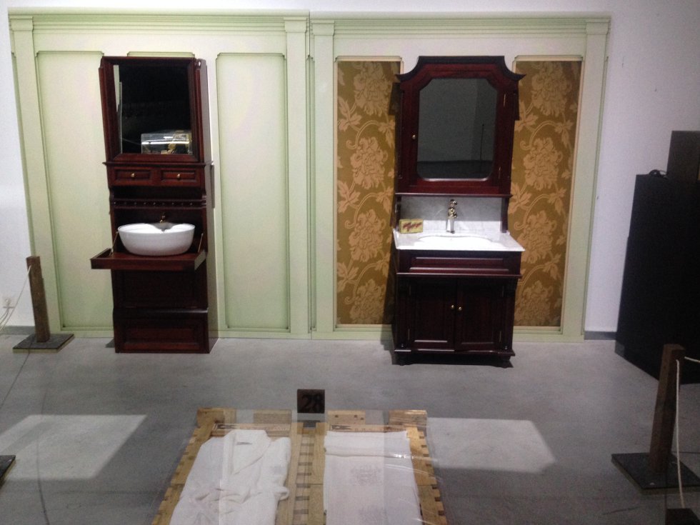 Recreación de los lavabos y la ropa de baño del buque Recreación de los lavabos y la ropa de baño del buque
