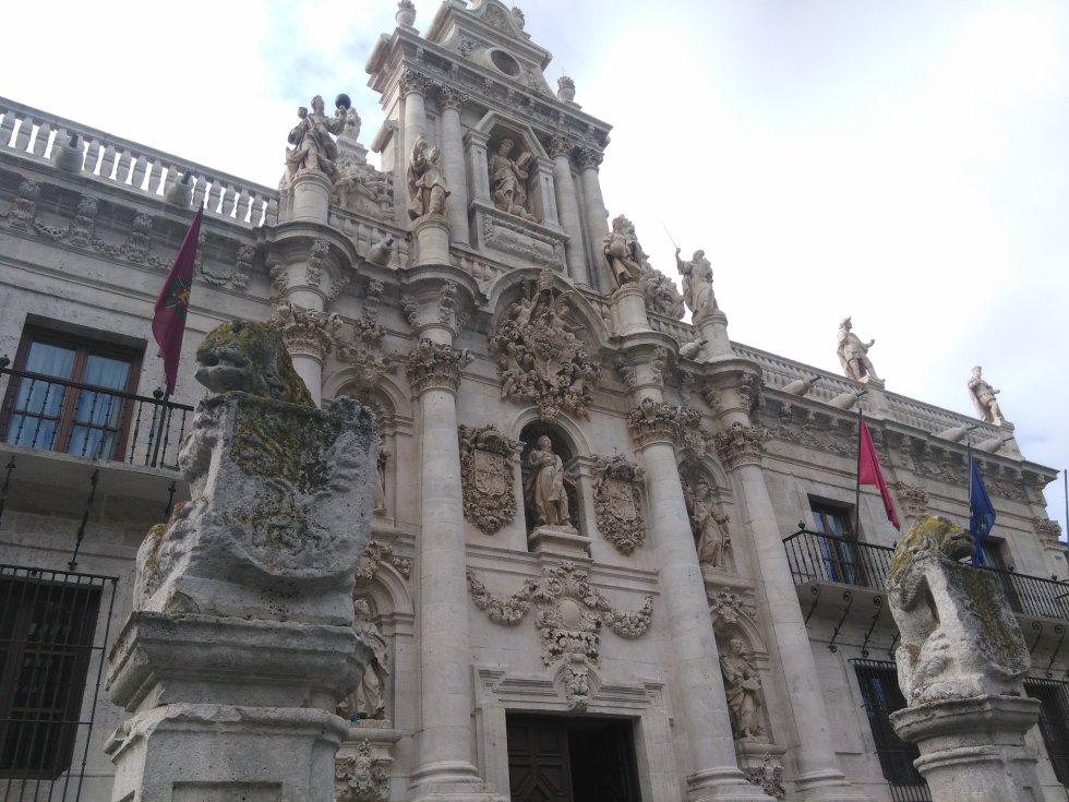 Situación actual de los leones del atrio del Edificio Histórico de la Universidad de Valladolid Situación actual de los leones del atrio del Edificio Histórico de la Universidad de Valladolid