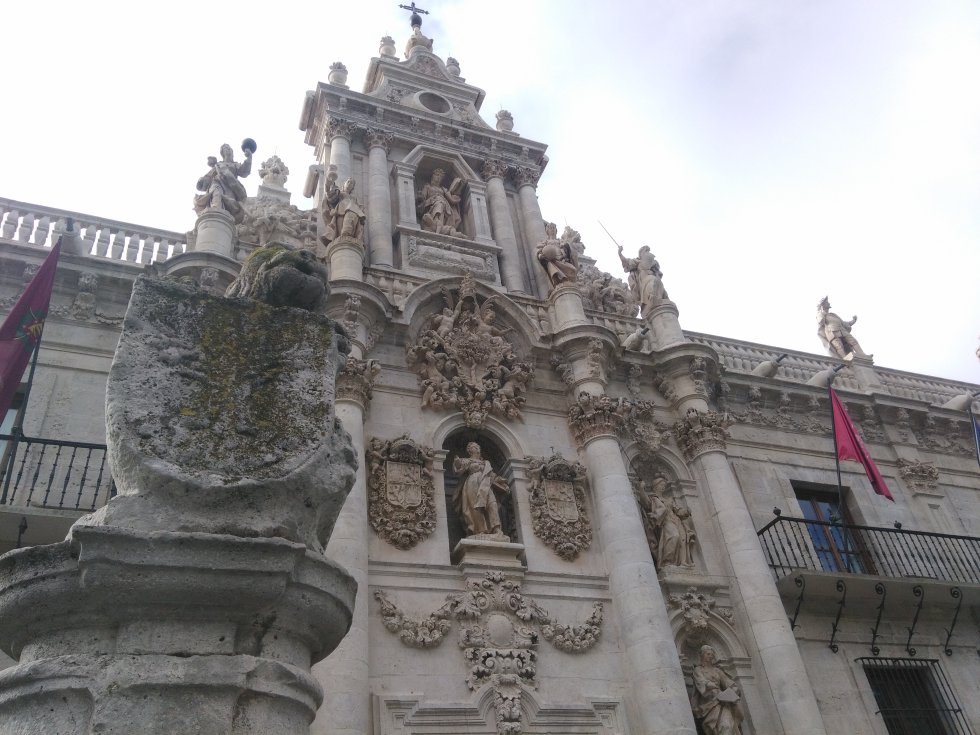 Situación actual de los leones del atrio del Edificio Histórico de la Universidad de Valladolid Situación actual de los leones del atrio del Edificio Histórico de la Universidad de Valladolid