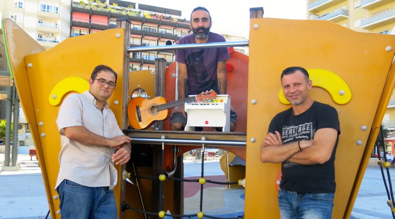 Félix Martínez, Miguel Rodríguez Mora y Paco Atómiko en la Glorieta Ingeniero La Cierva de Cádiz
