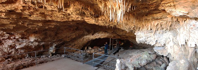 Entrada de la Cueva del Estrecho de Villares del Saz (Cuenca).