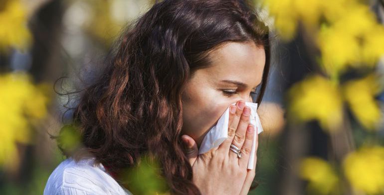 Alergia: ¿Deben los alérgicos lavar la ropa de invierno antes de ponérsela?