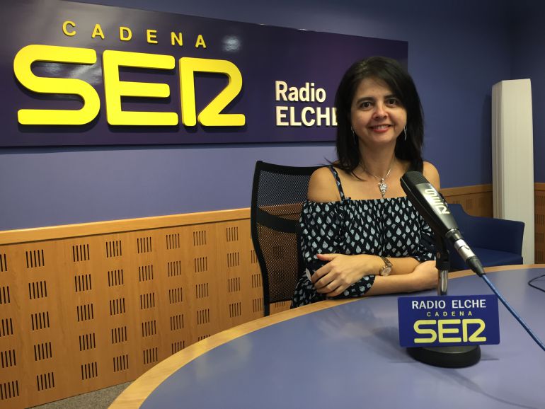 Ángela Sastre, catedrática de Química Orgánica en el estudio de Radio Elche Cadena SER