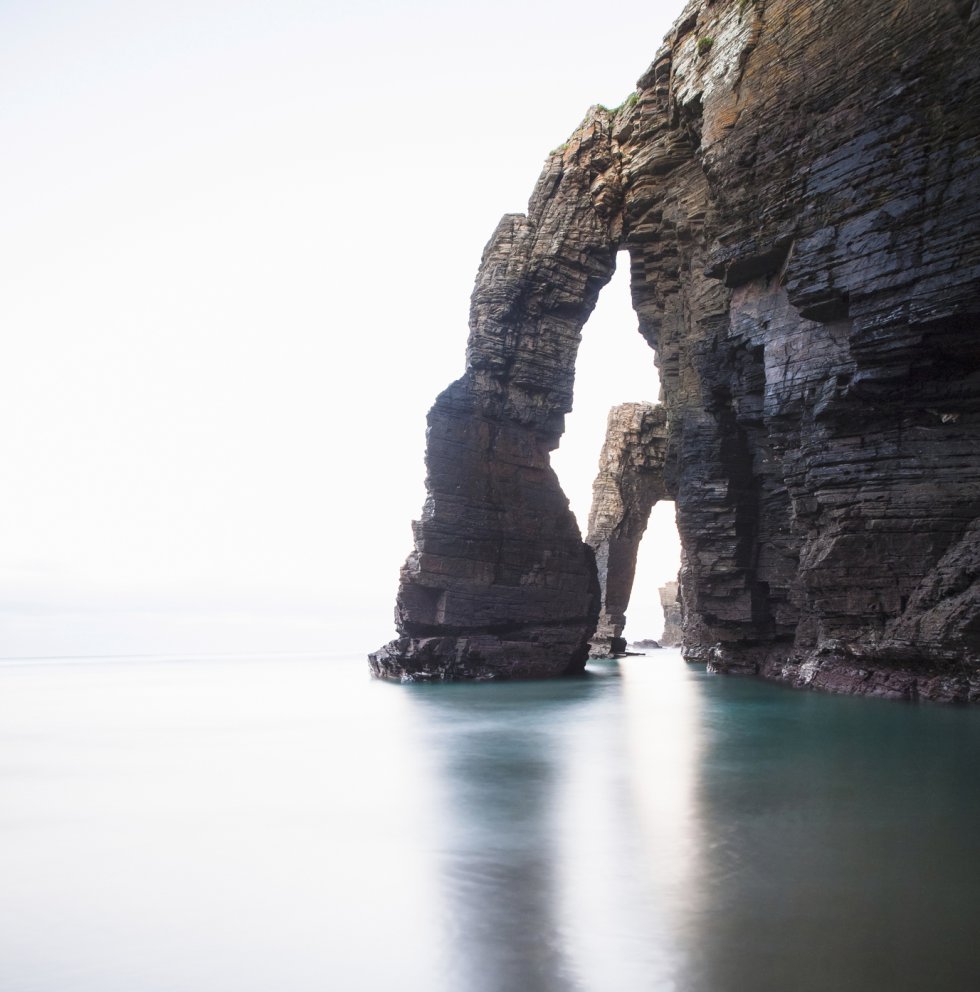 El agua erosionó las rocas para construir grandes monumentos naturales El agua erosionó las rocas para construir grandes monumentos naturales