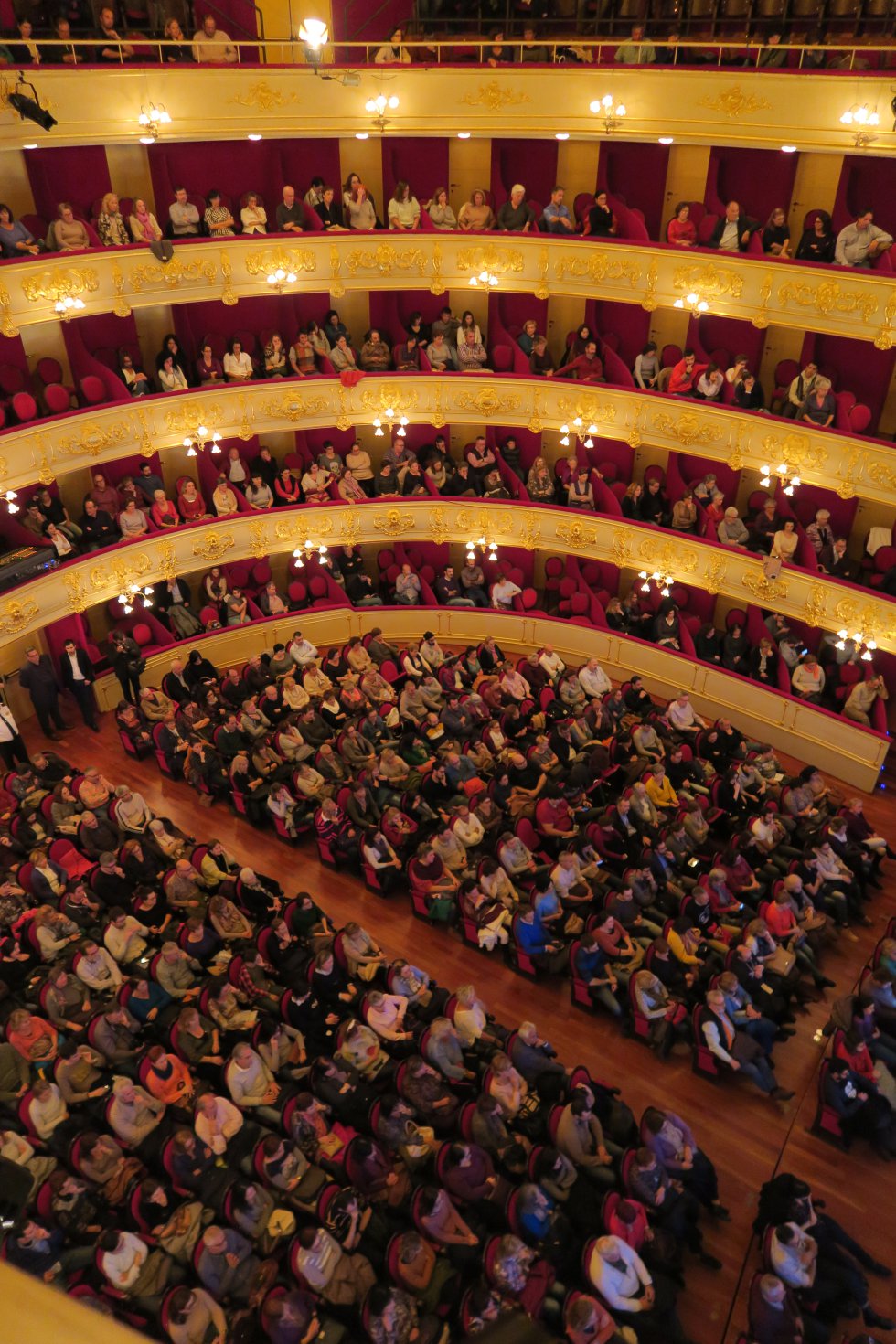La Ventana desde el Teatre Principal La Ventana desde el Teatre Principal