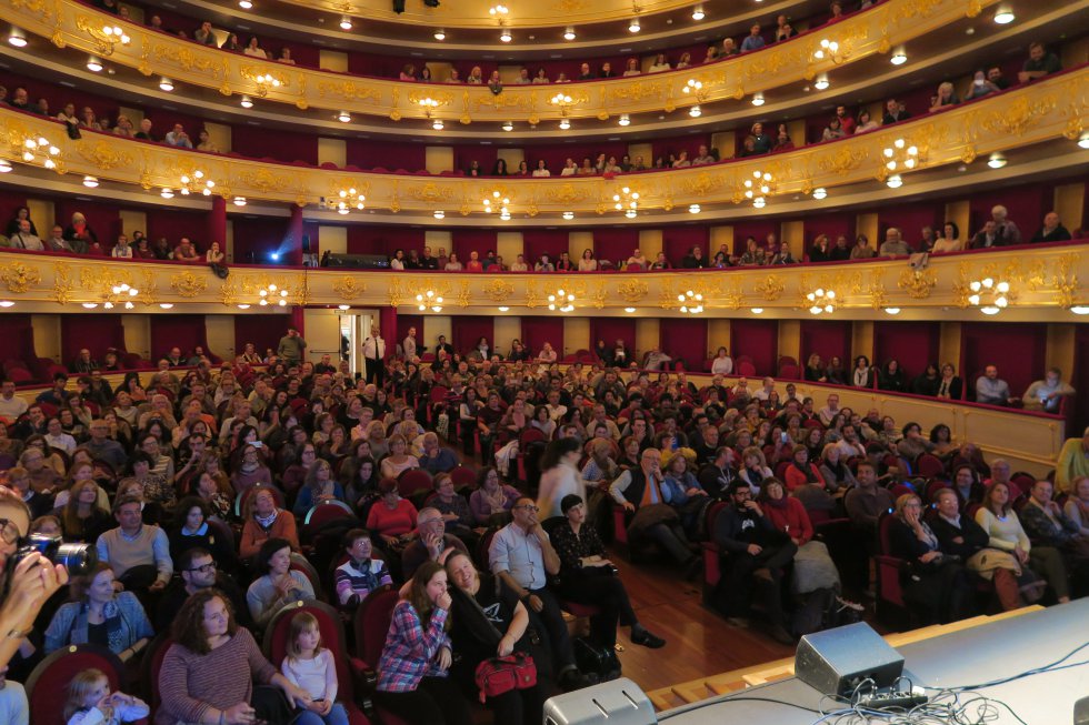 La Ventana desde el Teatre Principal La Ventana desde el Teatre Principal