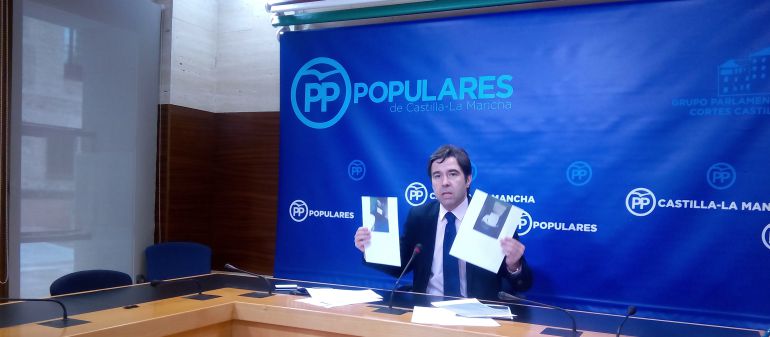 El portavoz adjunto del PP en las Cortes de Castilla-La Mancha, Lorenzo Robisco, durante una comparecencia ante la prensa este lunes