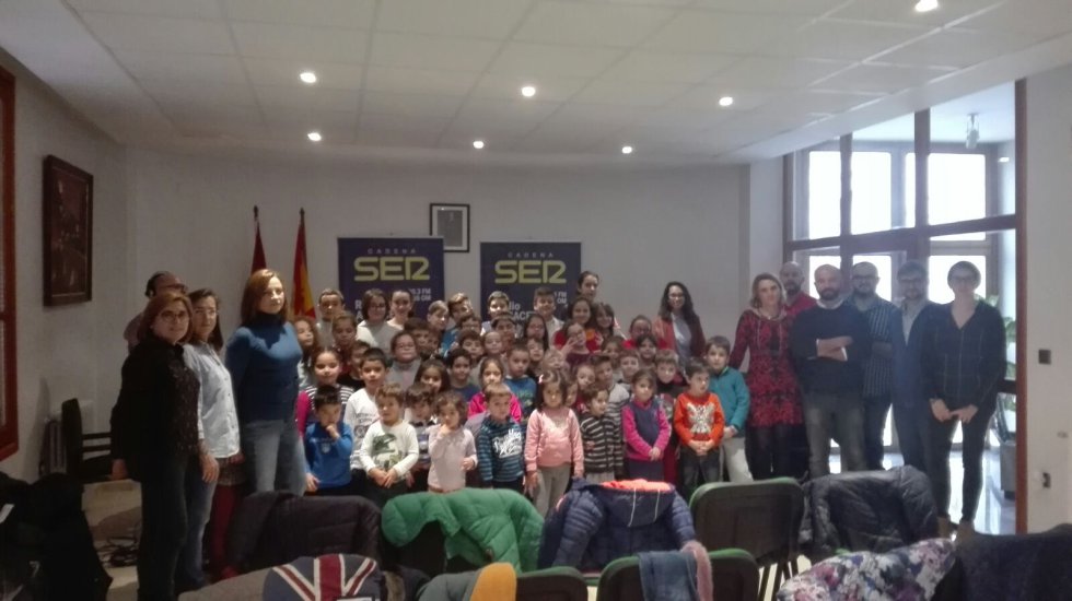 NIños del CRA Ribera del Júcar han querido presenciar el programa NIños del CRA Ribera del Júcar han querido presenciar el programa