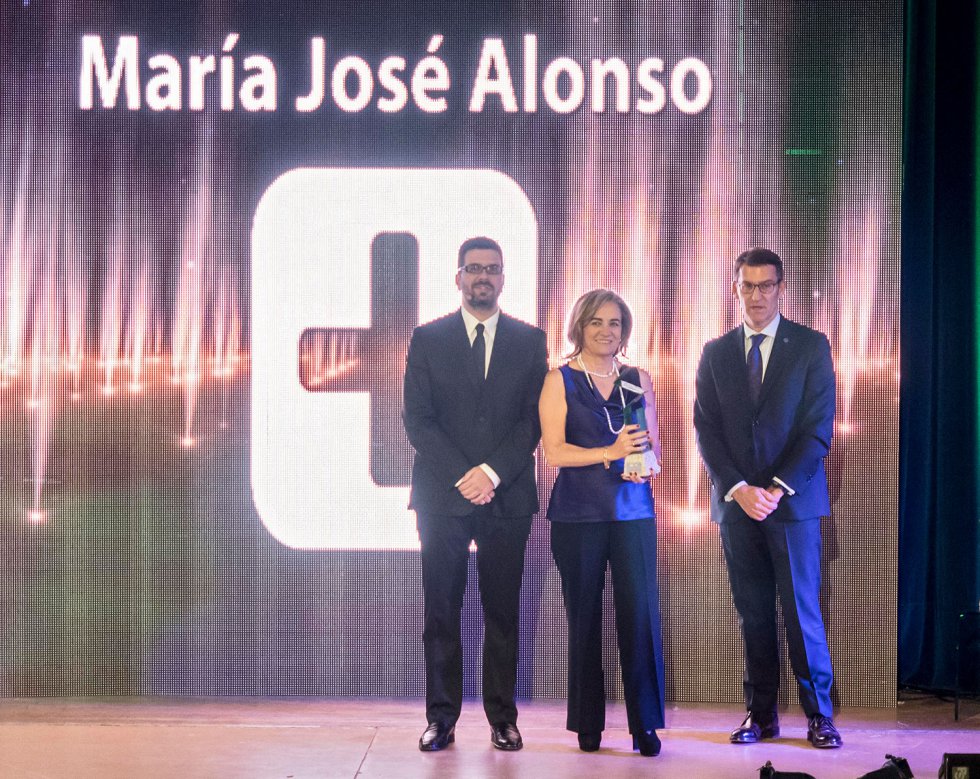 María José Alonso con la estatuilla SERenidade María José Alonso con la estatuilla SERenidade