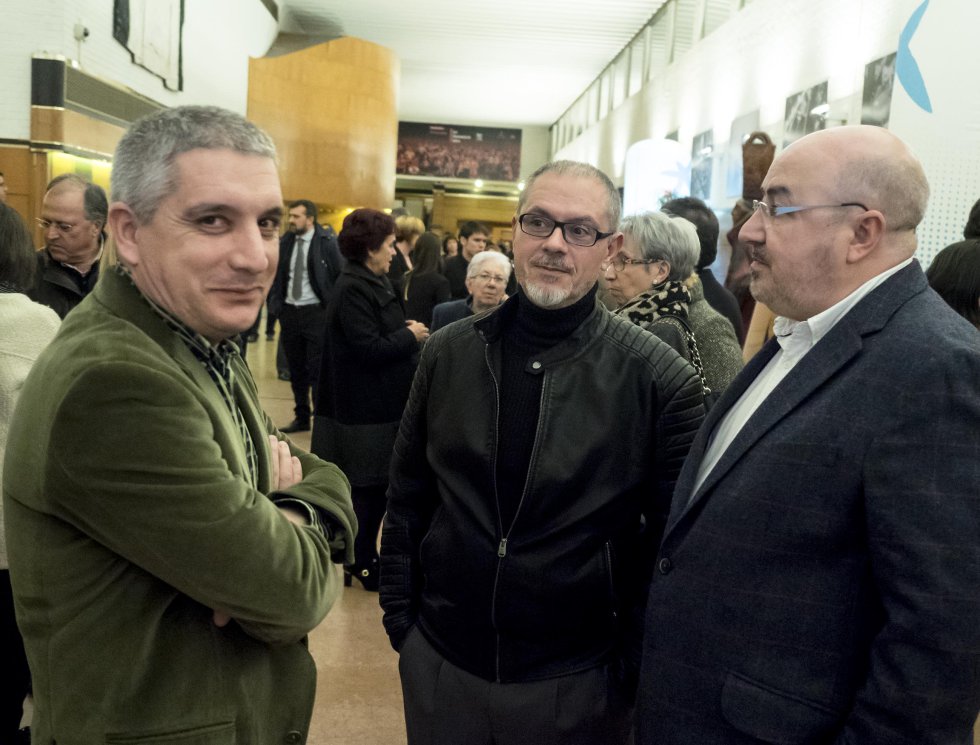Roberto García y José Darriba, de UUAA, con Luis Iglesias, redactor de Radio Galicia Roberto García y José Darriba, de UUAA, con Luis Iglesias, redactor de Radio Galicia