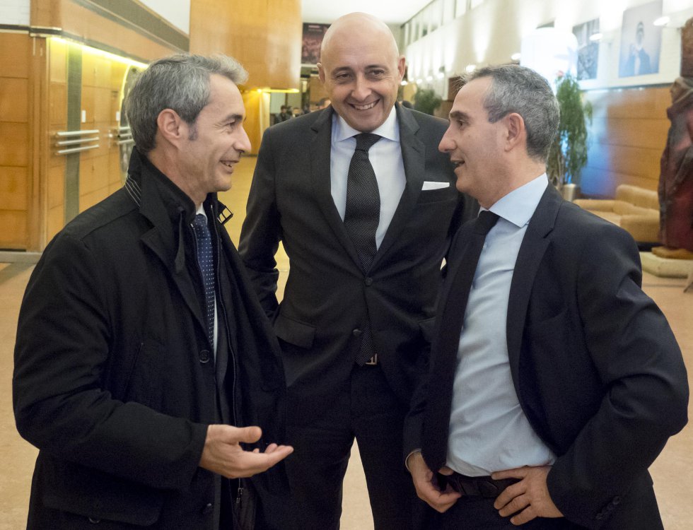 El director regional de El Corte Inglés, Javier Esteban, con el jefe de relaciones externas Patti Blanco y el director comercial de la SER, Mario Moreno El director regional de El Corte Inglés, Javier Esteban, con el jefe de relaciones externas Patti Blanco y el director comercial de la SER, Mario Moreno