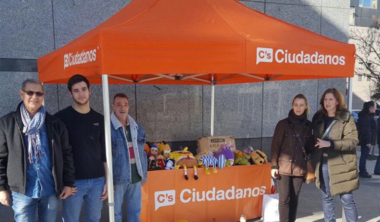 Ciudadanos Fuenlabrada recoge más de medio centenar de juguetes SER Madrid Sur | Hora Sur | Cadena SER