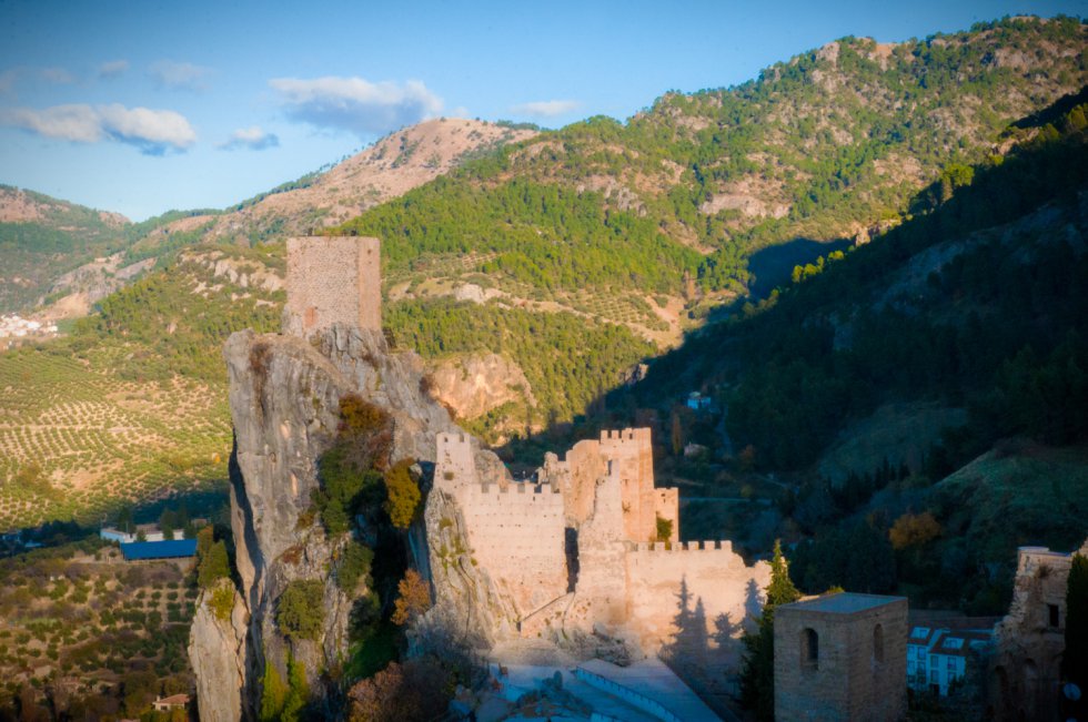Imponente castillo de La Iruela que domina toda la sierra. Imponente castillo de La Iruela que domina toda la sierra.