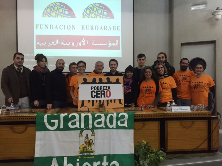 Entrena del premio "Carlos Cano" a la plataforma "Pobreza Cero" de Granada