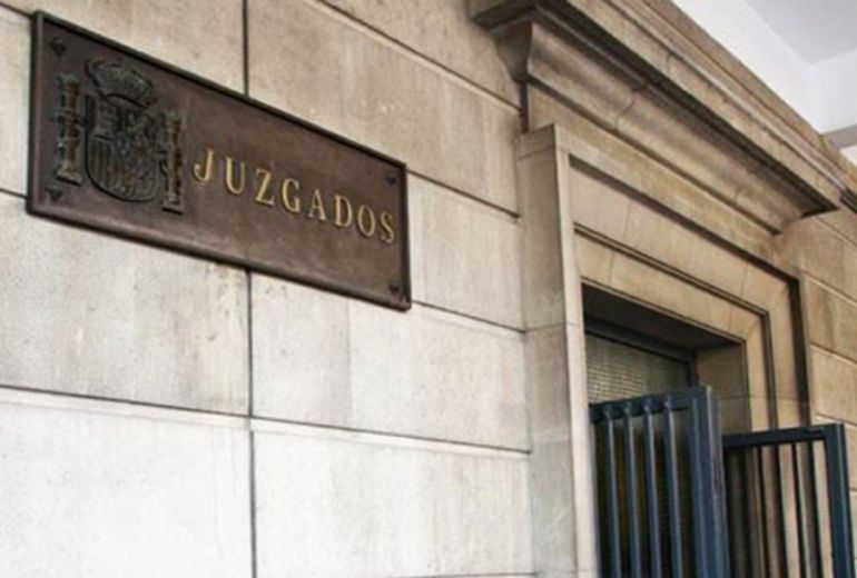 Siete años de cárcel para un catedrático de Sevilla por abusos sexuales: Siete años de cárcel para un catedrático en activo por abusos sexuales