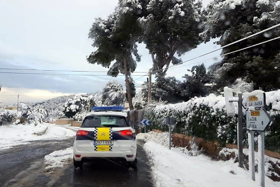 Nieve en la carretera CV-735 en Xàbia. Nieve en la carretera CV-735 en Xàbia.
