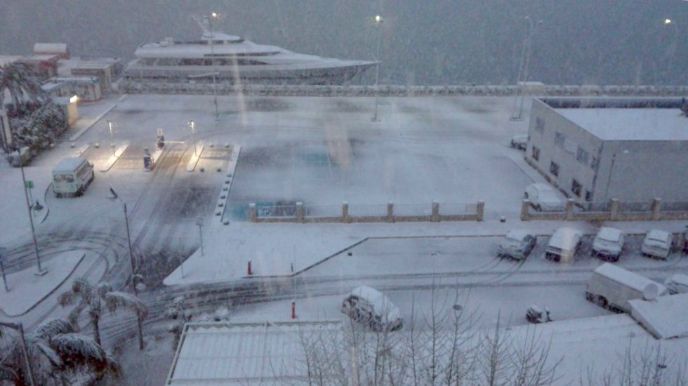 La nieve cubre por completo el puerto de Denia La nieve cubre por completo el puerto de Denia