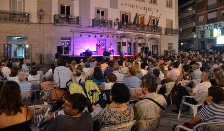 El exitoso festival musical Plazajazz está organizado por una asociación cultural local y acerca a grandes artistas de este género al municipio por una entrada gratuita