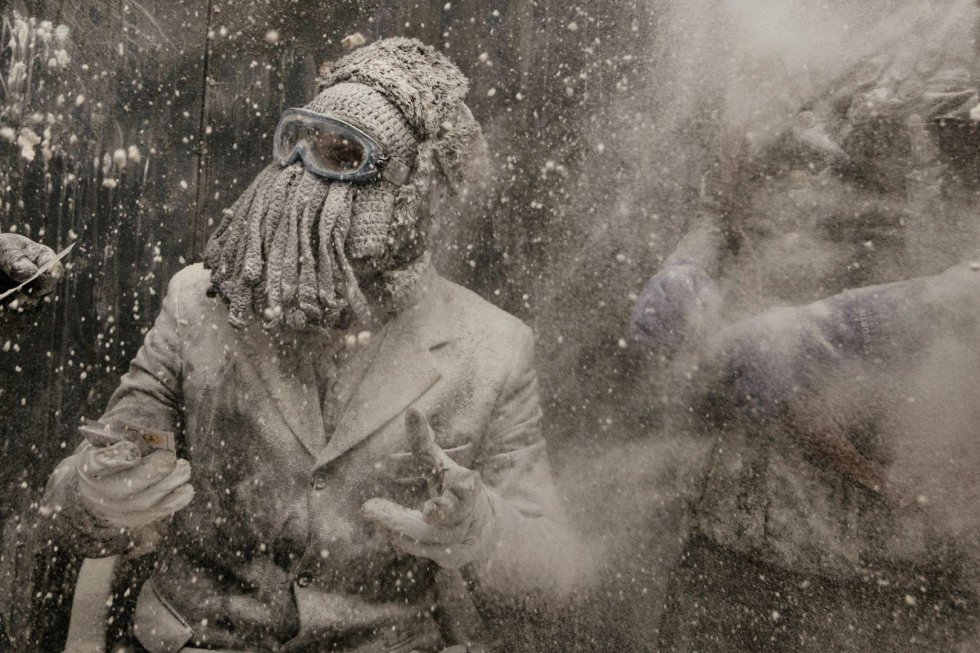 Ibi, Alicante: 10 imágenes de “Els enfarinats” en el podio del World Press Photo Ibi, Alicante: 10 imágenes de “Els enfarinats” en el podio del World Press Photo